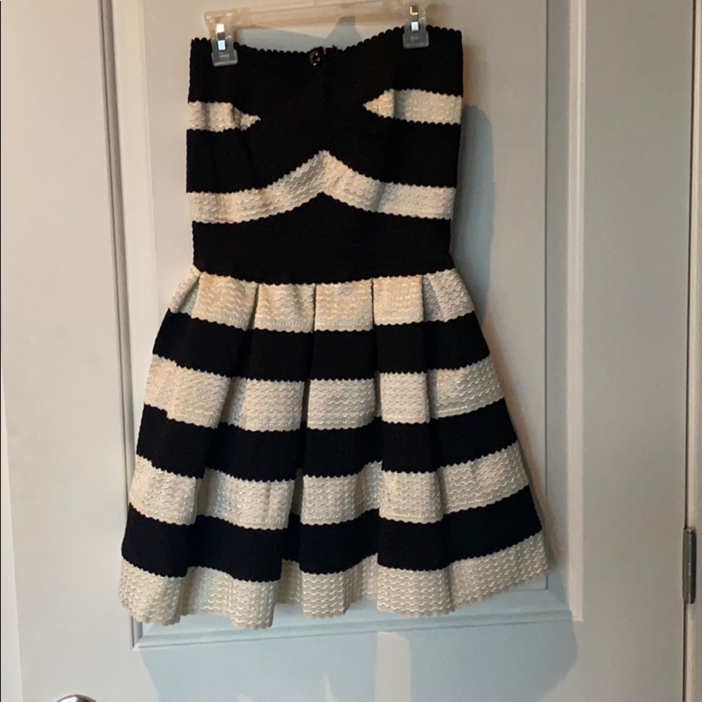 $40 Latiste by Amy Sm Black and White Mini Dress